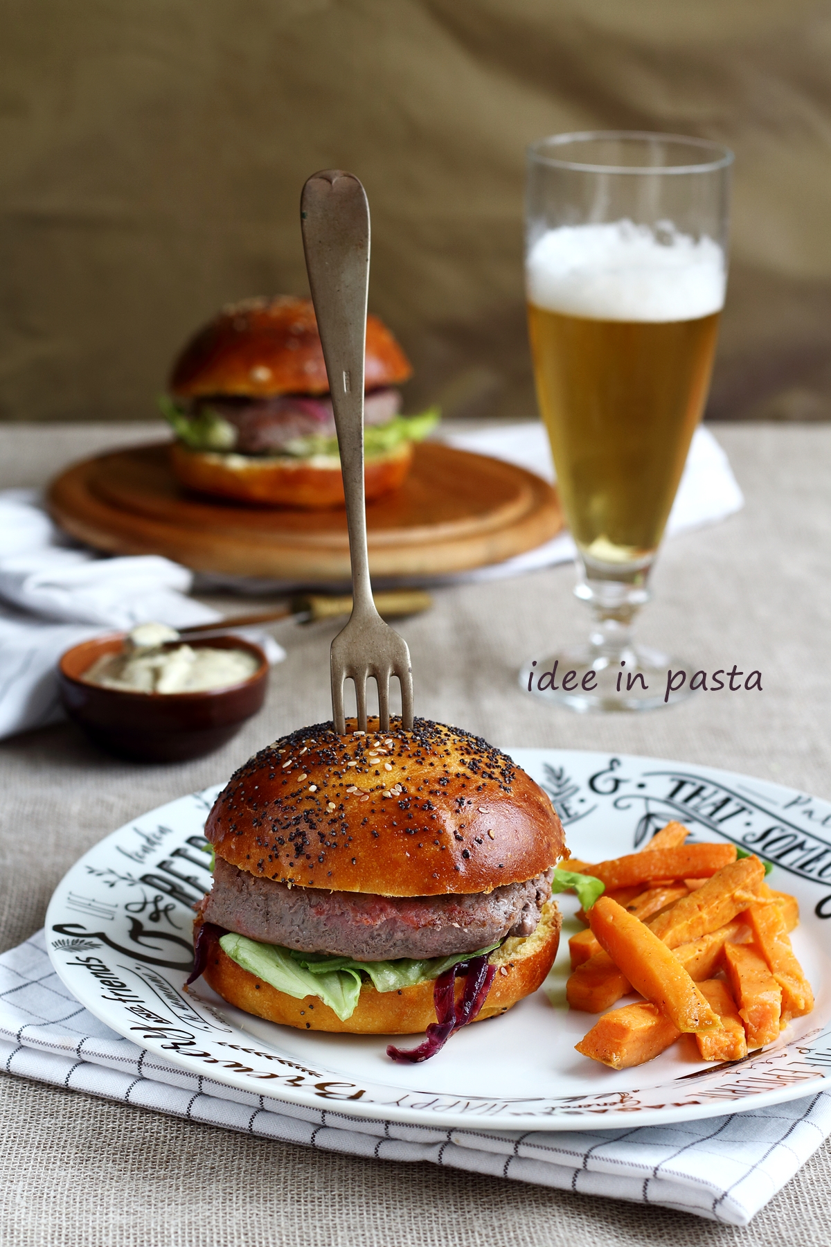 Panini Alle Patate Dolci Con Hamburger Patate Arrosto E Cipolle Rosse Idee In Pasta